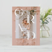 Minimaler moderner Typ Plush Pink Overlay Grad Fot Einladung (Stehend Vorderseite)