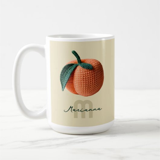 Minimaler Monogrammname Moderner Crochet Peach Kaffeetasse (Links)