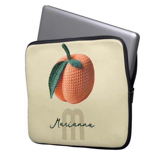 Minimaler Monogrammname Moderner Crochet Peach Laptopschutzhülle (Vorderseite Links)