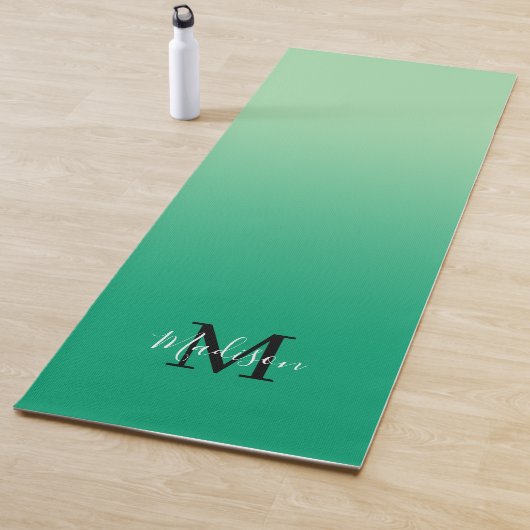 Minimaler Name für grüne Gradient Monogram-Skripte Yogamatte (Beispiel)