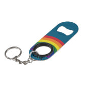 Minimaler Regenbogenbogen Moderne Farbige Aussage Mini Flaschenöffner (Vorderseite Schrägansicht)