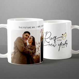 Minimaler Ring zum Neujahrs-Engagement Weihnachten Kaffeetasse