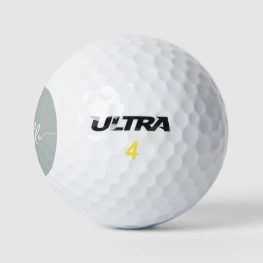 Minimaler Sage Green Script Monogram Name Golfball (Logo)