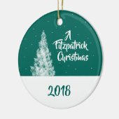 Minimaler Schneebaum Aquamarin und White Holiday K Keramik Ornament (Links)