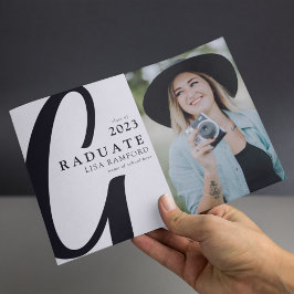 Minimaler Script Graduate Foto Abschluss Ankündigung