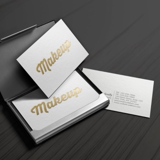 Minimaler White & Gold Embossed Text Makeup Artist Visitenkarte
