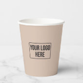Minimales Business-Logo Einfacher Beige-Kaffee Pappbecher (Vorderseite)