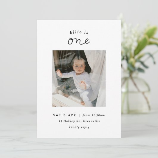 Minimales Foto 1. Geburtstag Einladung (Stehend Vorderseite)