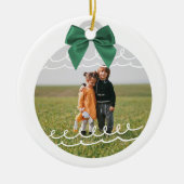 Minimales Foto der Grünen Bow-Familie mit zwei Fot Keramik Ornament (Vorne)