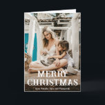 Minimales Foto Moderne Weihnachten<br><div class="desc">Moderne Weihnachtskarte mit einem einfachen und minimalen Design mit "Frohe Weihnachten" in einer lustigen und mutigen Typografie über Ihrem Lieblings-Foto. Die Innenseite hat ein zweites Bild zusammen mit Ihrer personalisierten Nachricht in Schwarz-Weiß.</div>