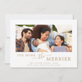 Minimales Gold mehr die Merrier Birth Ankündigung (Vorderseite)