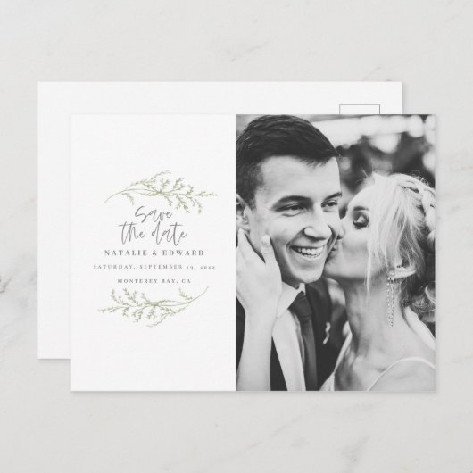 Minimales Laub + Skripttext Save the Date Ankündigungspostkarte (Vorne/Hinten)