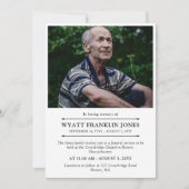 Minimales modernes Foto in der Erinnerung Einladung (Vorderseite)