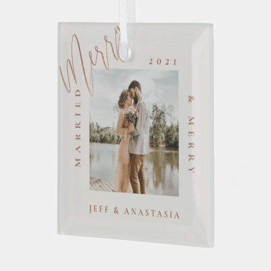 Minimales modernes Verheiratet- & Merry-Gold-Scrip Ornament Aus Glas (Vorderseite links)