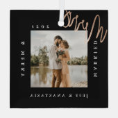 Minimales modernes Verheiratet-Merry-Gold-Script-F Ornament Aus Glas (Rückseite)