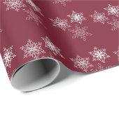 Minimales Rot und Weiß Drei Schneeflocken Muster Geschenkpapier (Rolleneckpunkt)