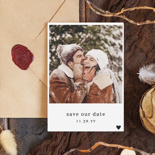 Minimales Schriftart für Schreibmaschine Schwarzes Save The Date