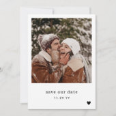 Minimales Schriftart für Schreibmaschine Schwarzes Save The Date (Vorderseite)