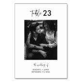 Minimales Schwarz-weißes Calligrafy Script-Foto Tischnummer (Rückseite)