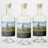 Minimales Schwarzes Foto mit Elegantem Script-Schr Alkoholflaschenetikett (Flaschen)