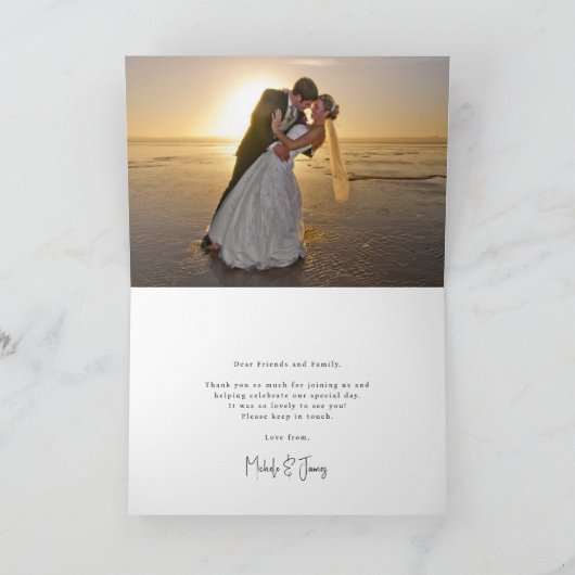 Minimales Script Typografy Wedding Foto Dankeskarte (Innenseite)