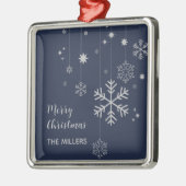 Minimales Weihnachtsdesign mit Schneeflocken Ornament Aus Metall (Links)