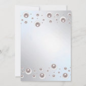 Minimales weißes Perlsilber-Brautparty Einladung (Rückseite)