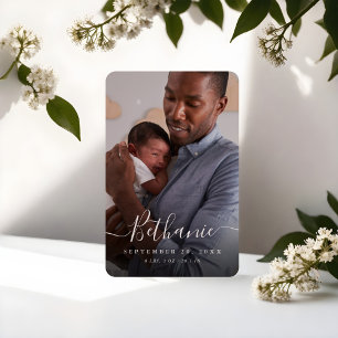 Minimales White Script Baby Name Overlay Baby Foto Magnet