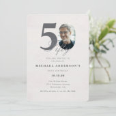 Minimalist 50th Year Birthday Invitation Einladung (Stehend Vorderseite)