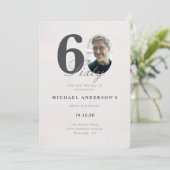 Minimalist 60th Year Birthday Invitation Einladung (Stehend Vorderseite)