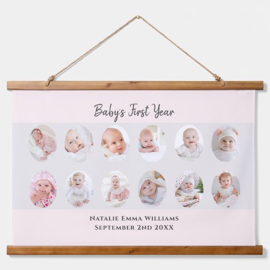 Minimalist Baby's First Year 12 Photo Collage Wandteppich Mit Holzrahmen (Vorne)