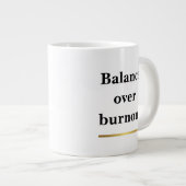 Minimalist Balance over Burnout Motivational Jumbo-Tasse (Vorderseite Rechts)