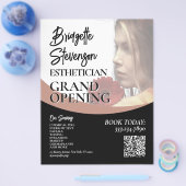 Minimalist beauty model esthetician salon Flyer (Einzeln)