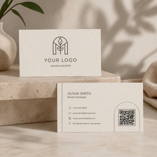Minimalist Beiges Modernes Bogen-Logo QR-Code Visitenkarte