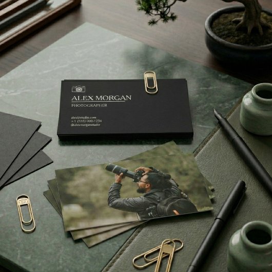 Minimalist Black Camera Logo Photographer Double-S Visitenkarte