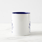Minimalist Blue Sailboat Sailing Maritime Zweifarbige Tasse (Mittel)