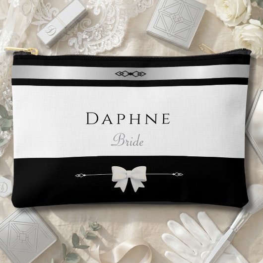 Minimalist Bride Gift | Elegant Typography Makeup Zubehörtasche