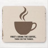 Minimalist “But First, Coffee” Mousepad – Stylish  (Vorne)