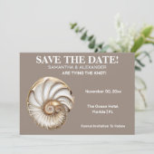 Minimalist Conch Shell Save The Date Card Einladung (Stehend Vorderseite)