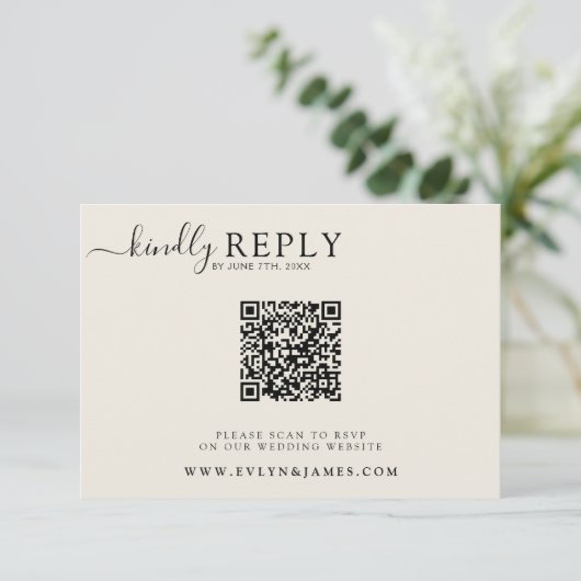 Minimalist Cream Milky Boho Chic QR Code Wedding RSVP Karte (Stehend Vorderseite)