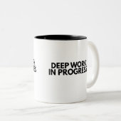 Minimalist Deep Work In Progress Office Typography Zweifarbige Tasse (VorderseiteRechts)