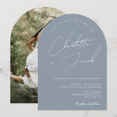 Minimalist Dusty Blue Arch Photo Wedding Einladung (Vorne/Hinten)