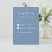 Minimalist Dusty Blue Wedding RSVP Card  Karte (Stehend Vorderseite)