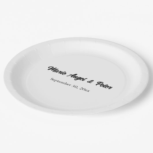 Minimalist Elegant Typography Wedding Pappteller (Schrägansicht)