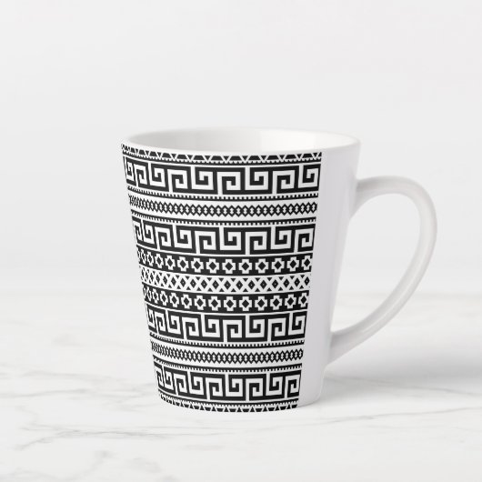 Minimalist Geometric Maze Lines Black White Milchtasse (Rechts)