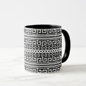 Minimalist Geometric Maze Lines Black White Tasse (VorderseiteRechts)