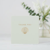 Minimalist Gold Seashell Mute Sage Wedding Dankeskarte (Stehend Vorderseite)