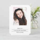 Minimalist Graduation Party Photo  Einladung (Stehend Vorderseite)