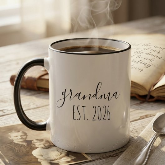 Minimalist Grandma Est Year Elegant Script Design Tasse