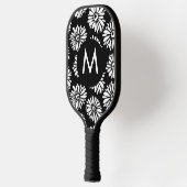 Minimalist Groovy Black and White Daisy Monogram Pickleball Schläger (Links)